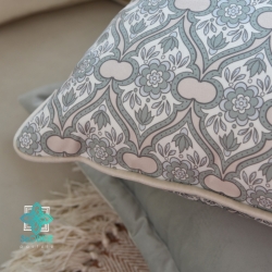 Funda de almohada decorativa cuadrada Emi con flores