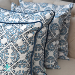 Mėlynos spalvos mozaikinis dekoratyvinis pagalvės užvalkalas su įdėklu