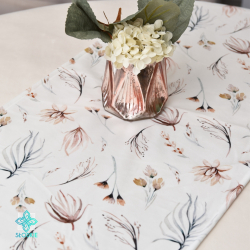 Dekorativer Tischläufer mit Wildblumen