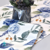 Decoratieve tafelloper met blauwe rozen