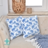 Quadratischer dekorativer Kissenbezug mit blauen Blumen und Einsatz