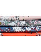 Almohadas y fundas de almohada decorativas con motivos florales Sweet Pastels
